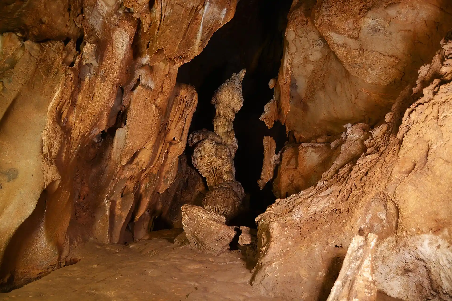 Grottes du Cerdon stalactites stalagmites impressionnantes